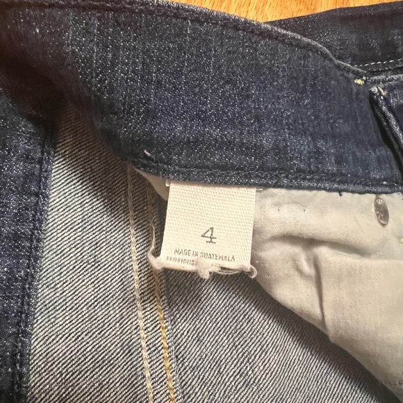 High-Waisted Medium Wash Denim American Eagle Shorts - Picture 2 of 4